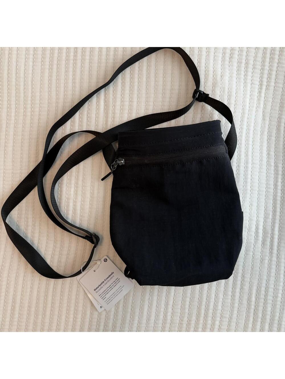 NWT Lululemon Water Bottle Crossbody Bag 2.5L Black - Picture 4 of 6